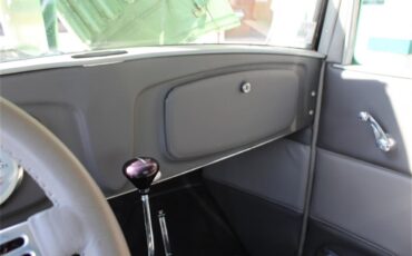 Buick-Coupe-1932-2-tone-light-green-grey-3