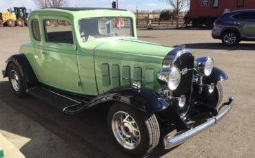 Buick-Coupe-1932-2-tone-light-green-grey
