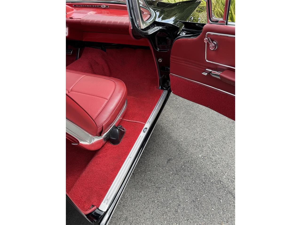 Buick-Electra-225-1960-Black-Red-14