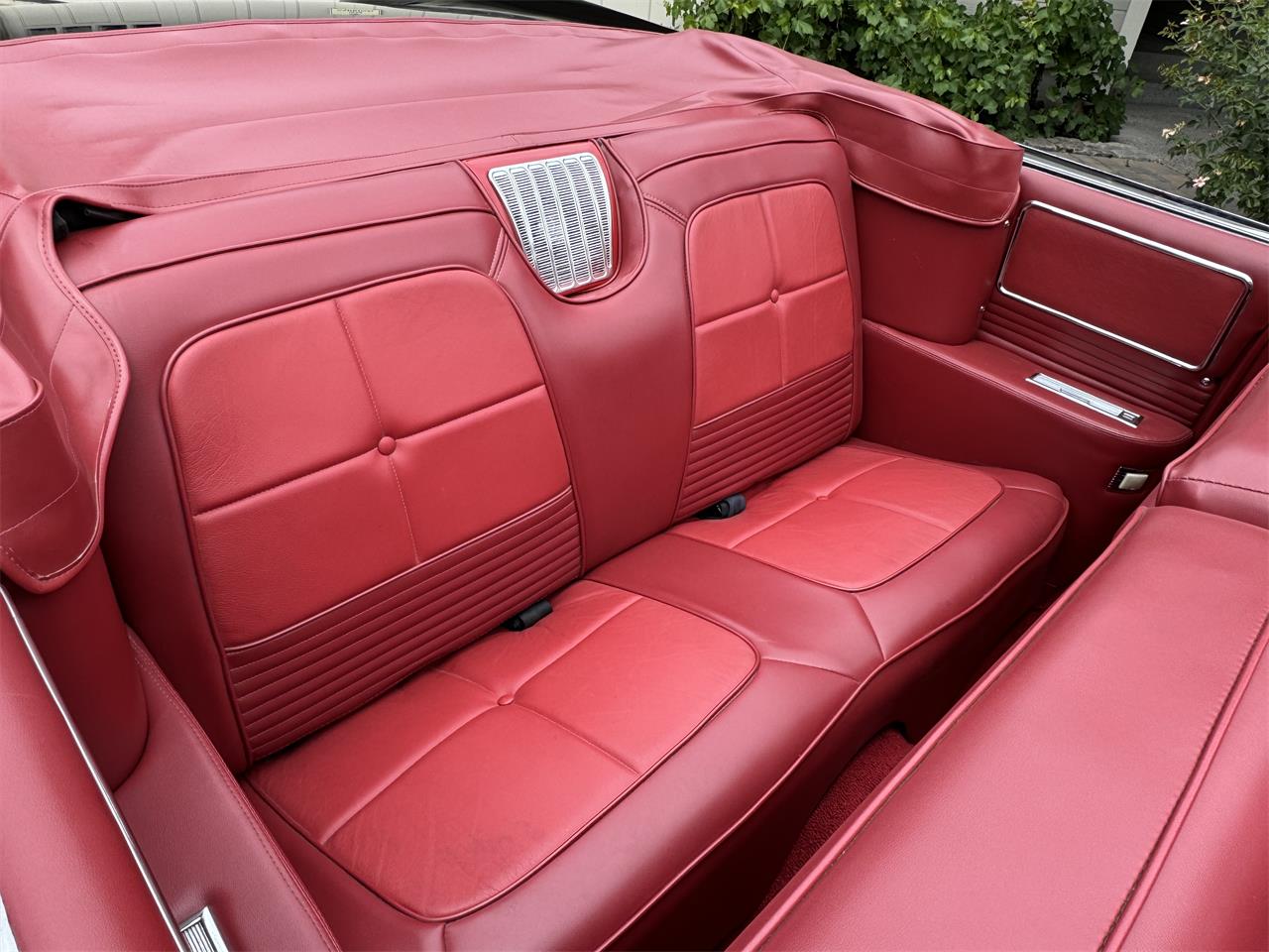 Buick-Electra-225-1960-Black-Red-15