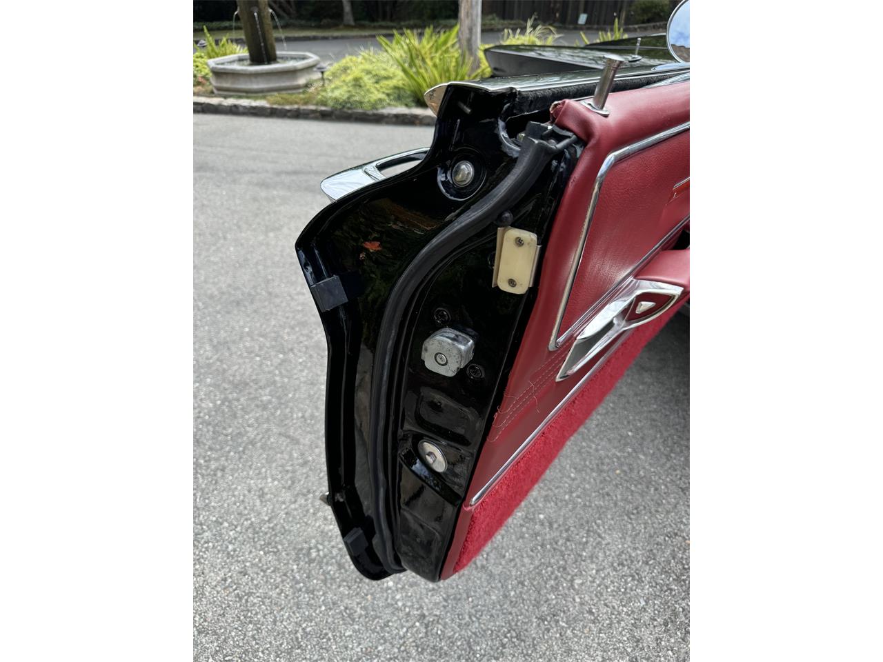 Buick-Electra-225-1960-Black-Red-7