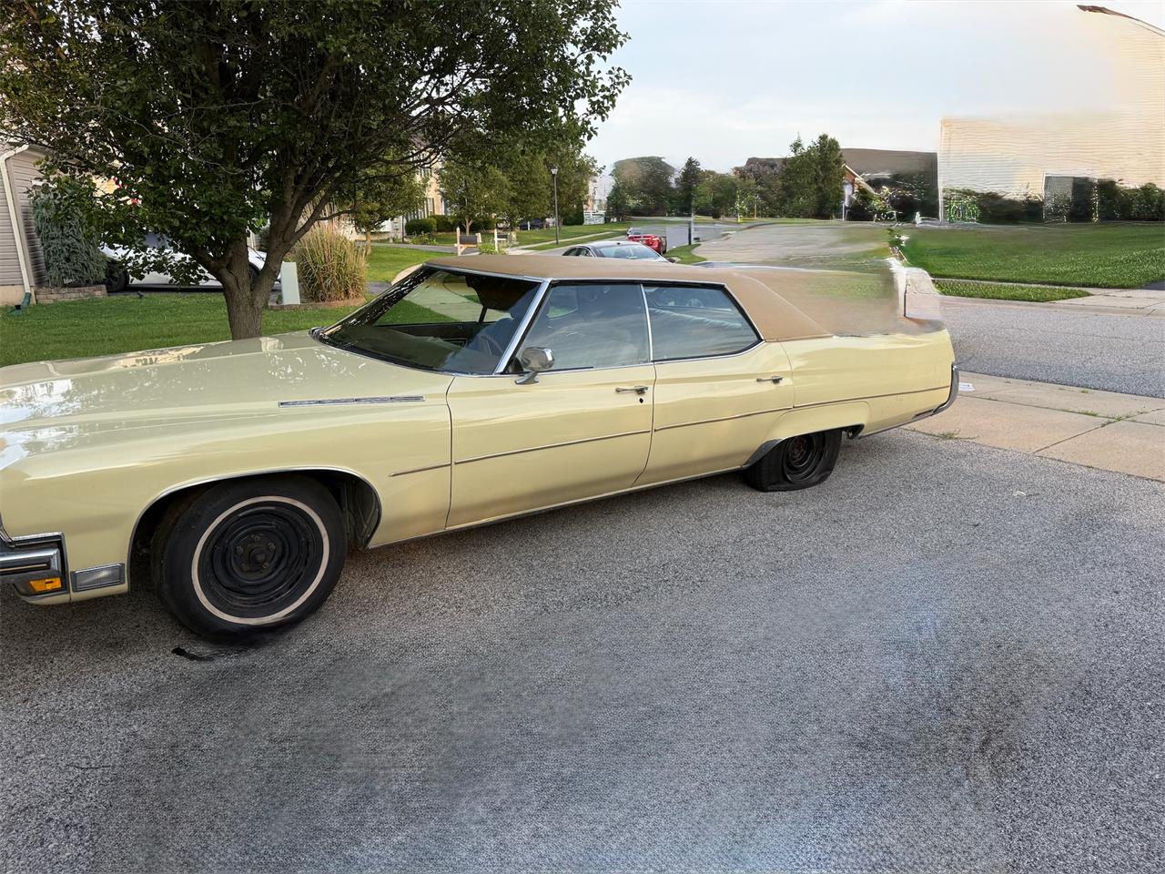 Buick-Electra-225-1973-Yellow-tan-2
