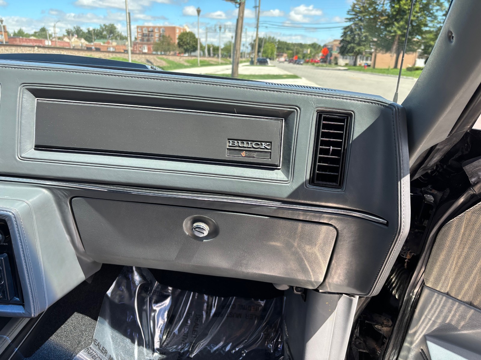 Buick-Grand-National-1986-Coupe-21