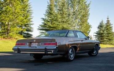 Buick-LeSabre-1976-Coupe-1