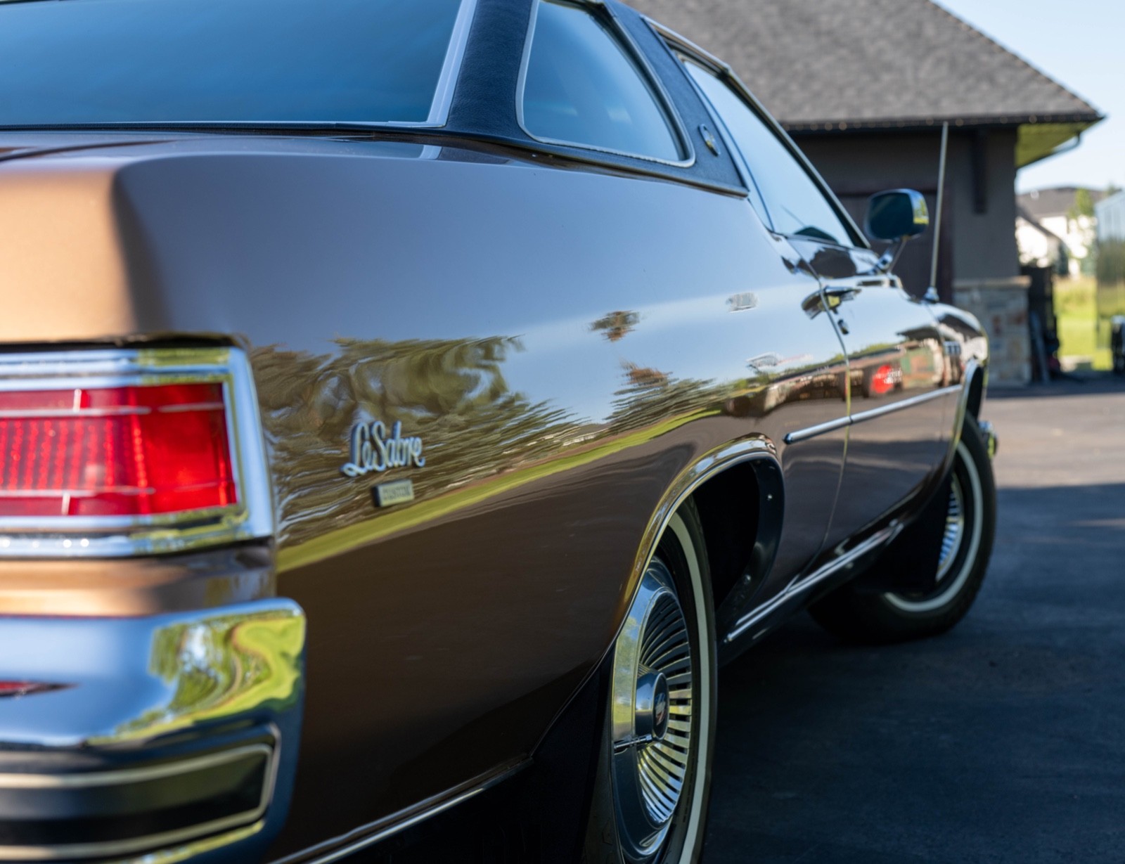 Buick-LeSabre-1976-Coupe-11