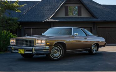Buick-LeSabre-1976-Coupe-2