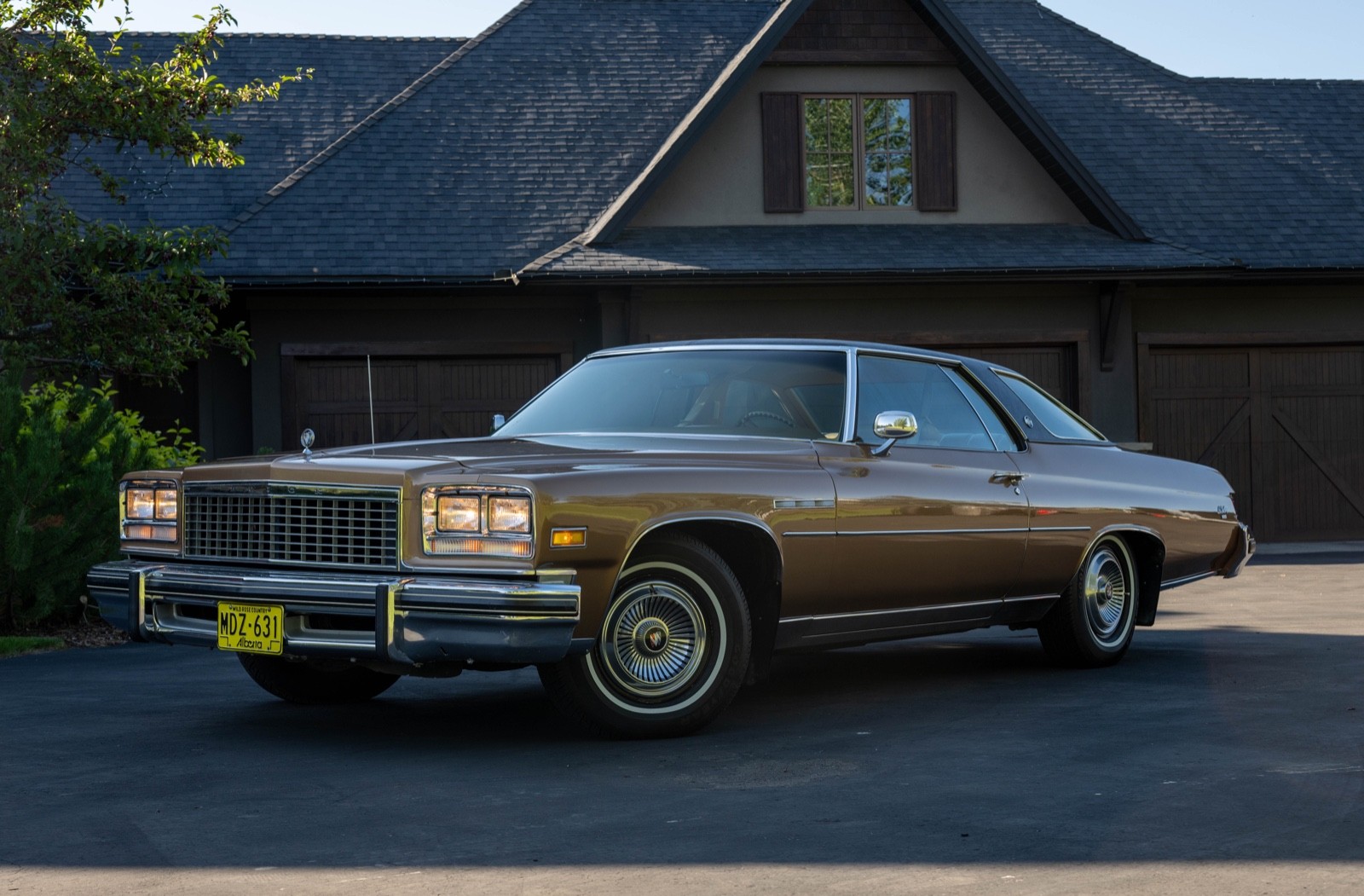 Buick-LeSabre-1976-Coupe-2