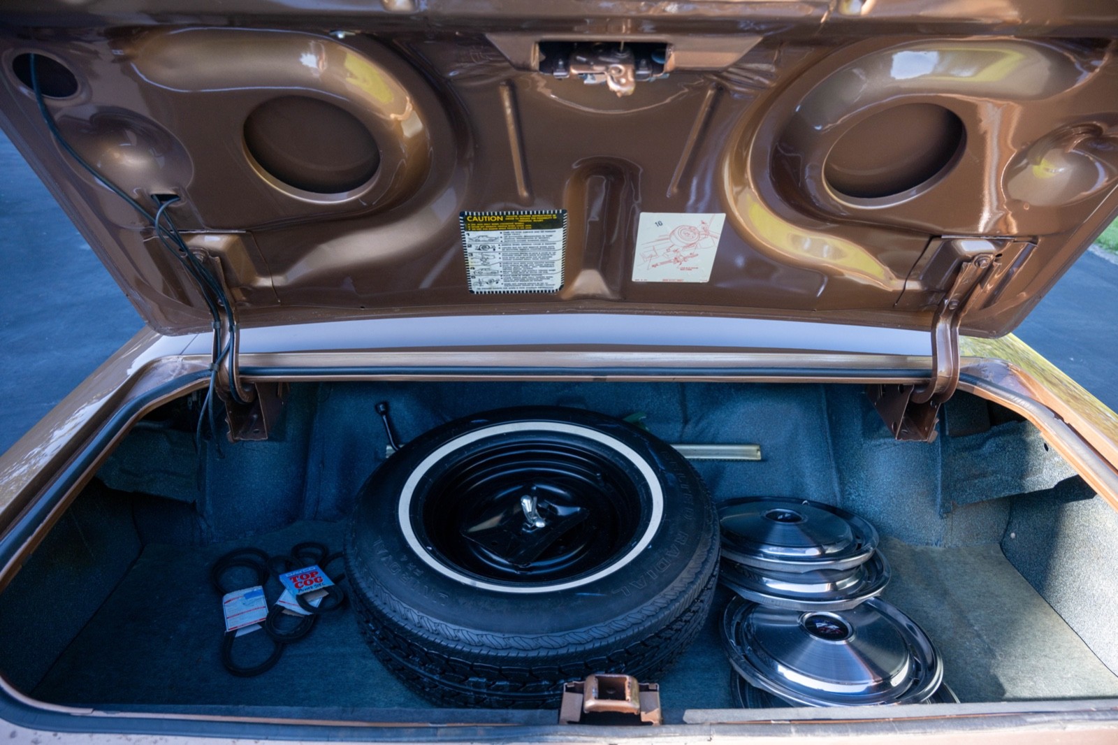 Buick-LeSabre-1976-Coupe-9