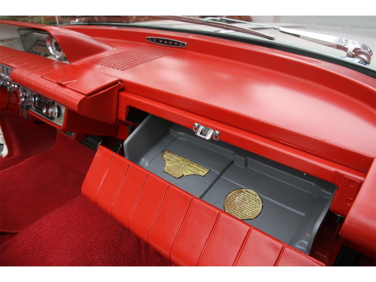 Buick-Lesabre-1960-white-red-amp-white-14