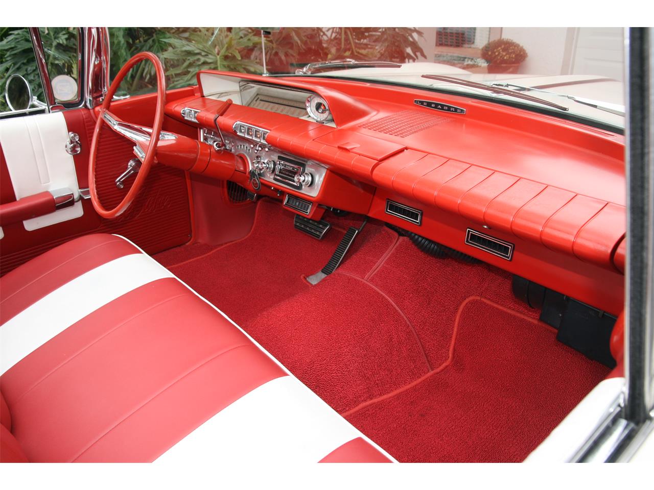 Buick-Lesabre-1960-white-red-amp-white-15