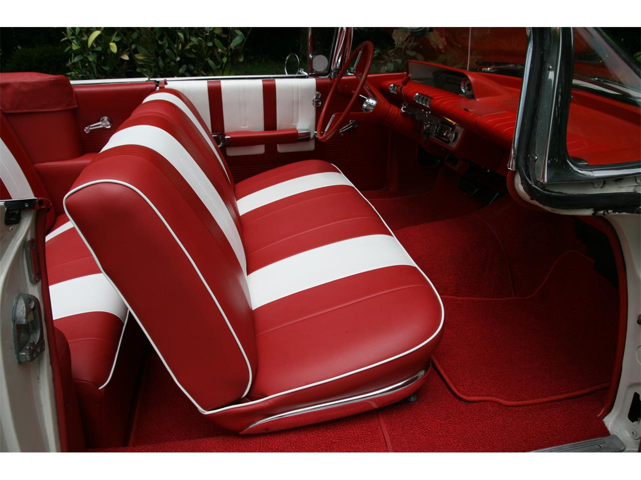 Buick-Lesabre-1960-white-red-amp-white-2