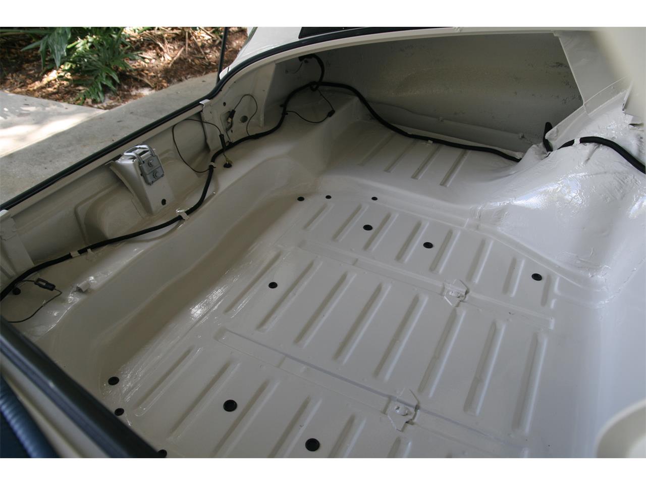 Buick-Lesabre-1960-white-red-amp-white-22