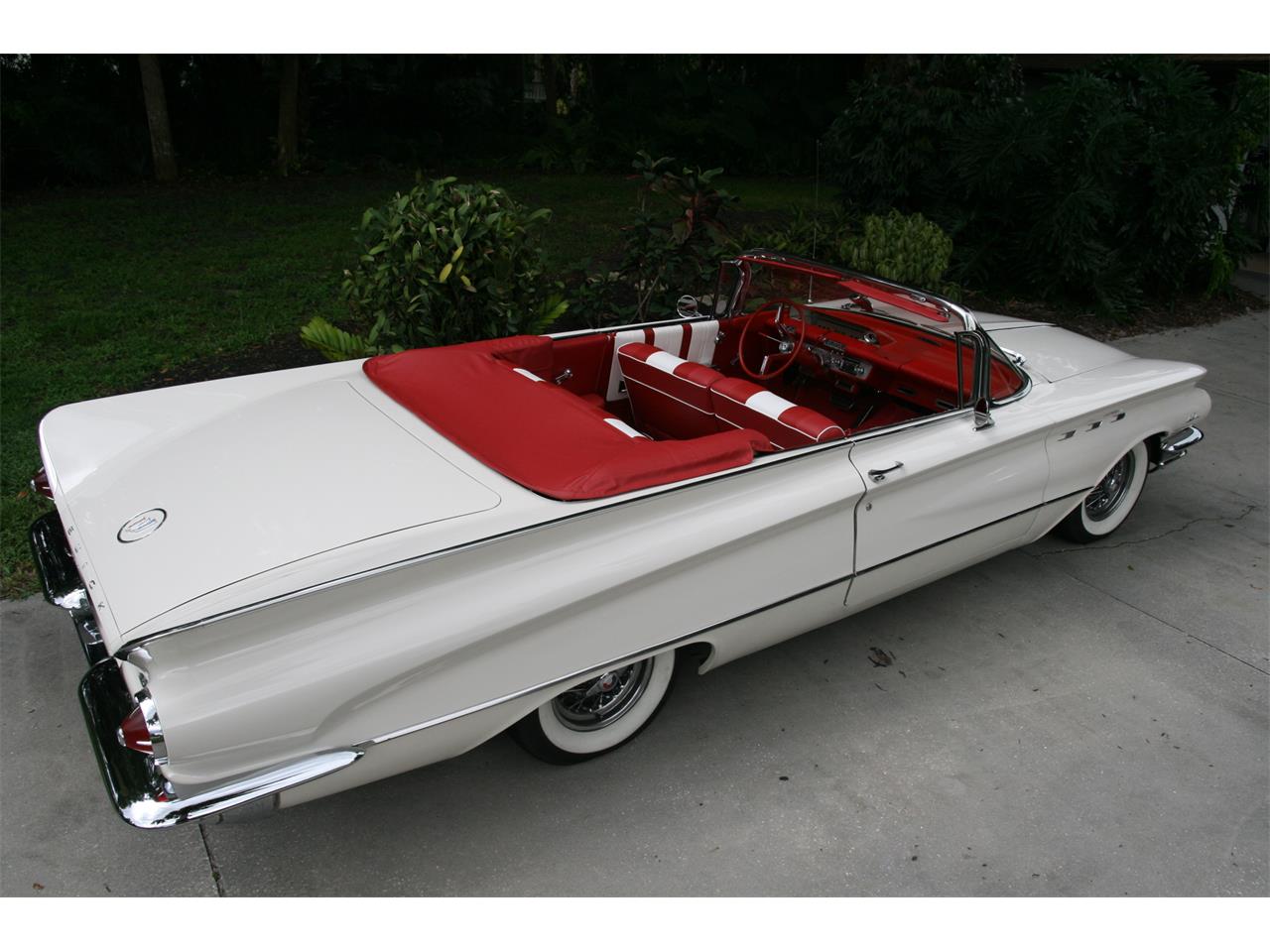 Buick-Lesabre-1960-white-red-amp-white-7