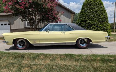 Buick-Riviera-1965-Bamboo-Creme-Black-1