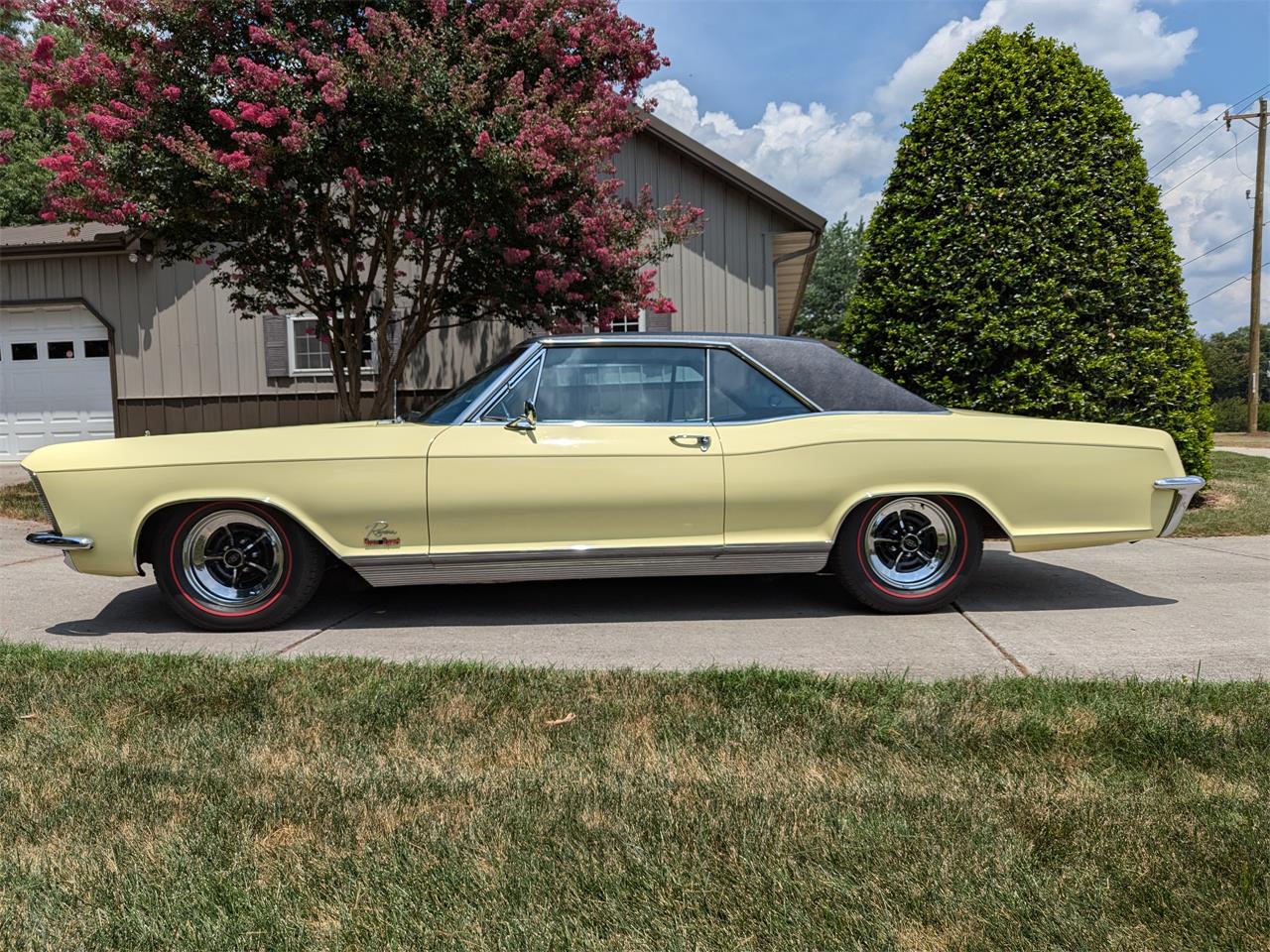 Buick-Riviera-1965-Bamboo-Creme-Black-1
