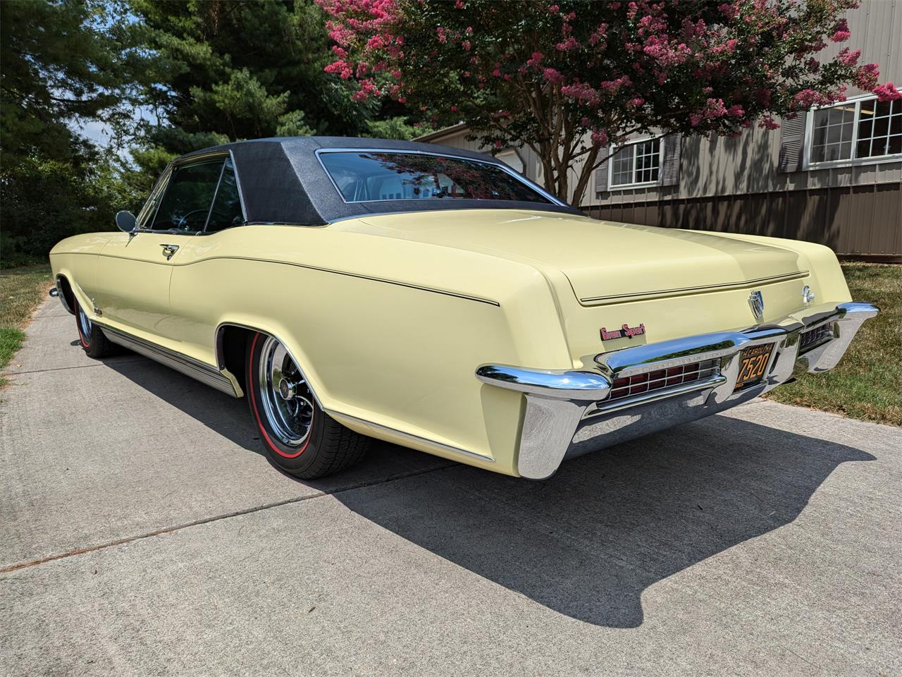 Buick-Riviera-1965-Bamboo-Creme-Black-2