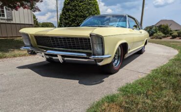 Buick-Riviera-1965-Bamboo-Creme-Black