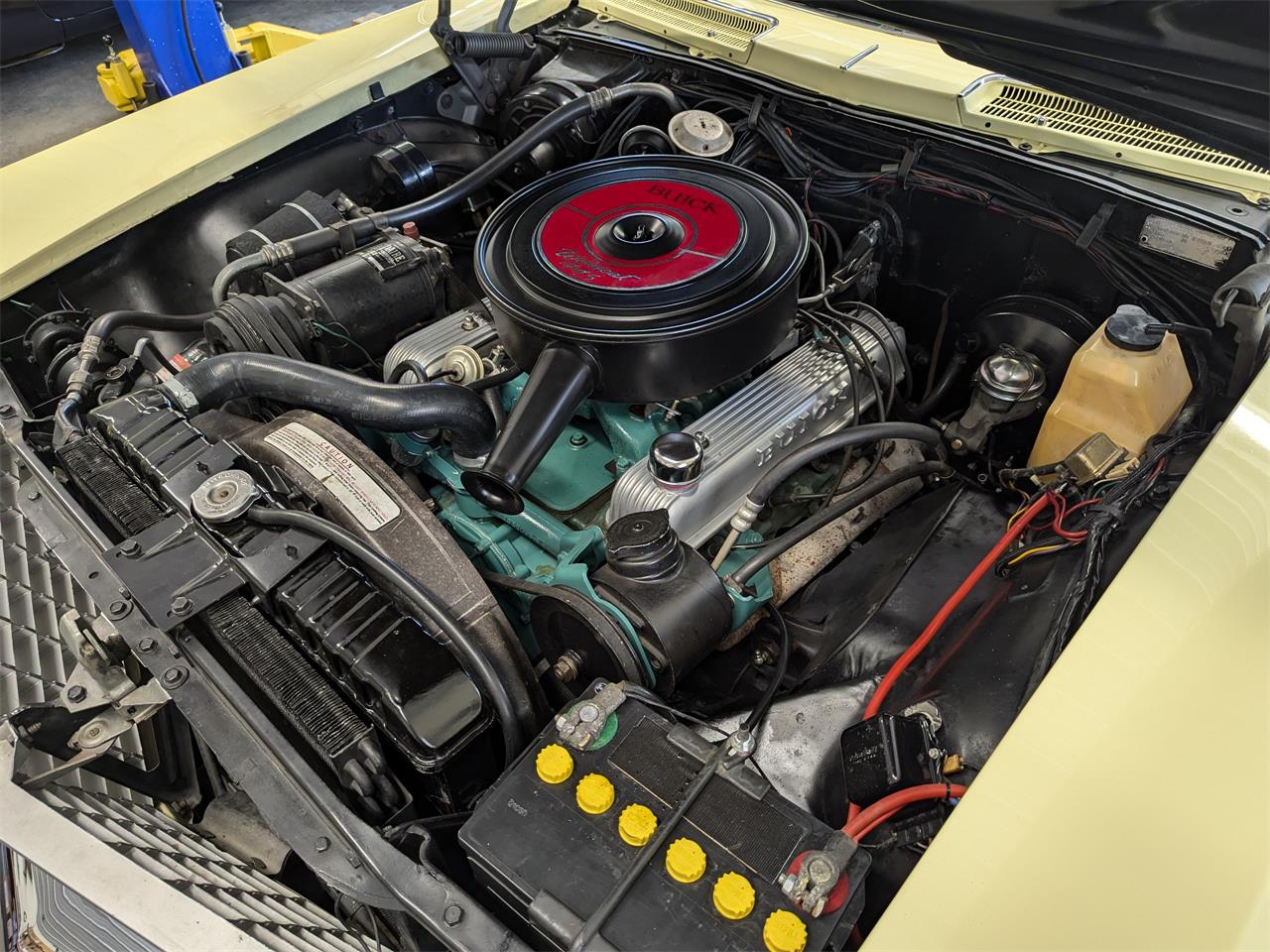 Buick-Riviera-1965-Bamboo-Creme-Black-9