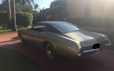 Buick-Riviera-1967-4