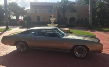 Buick-Riviera-1967-Green-13