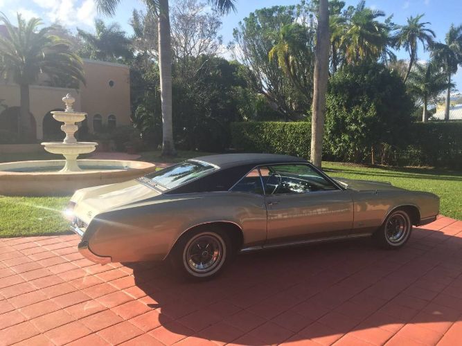 Buick-Riviera-1967-Green-14