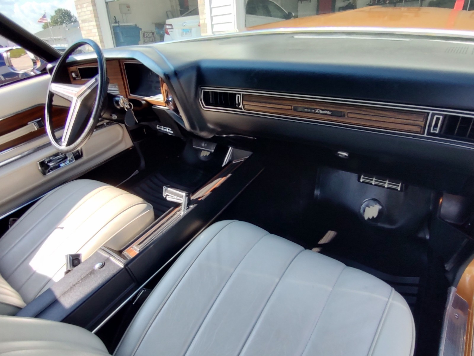 Buick-Riviera-1973-Coupe-11