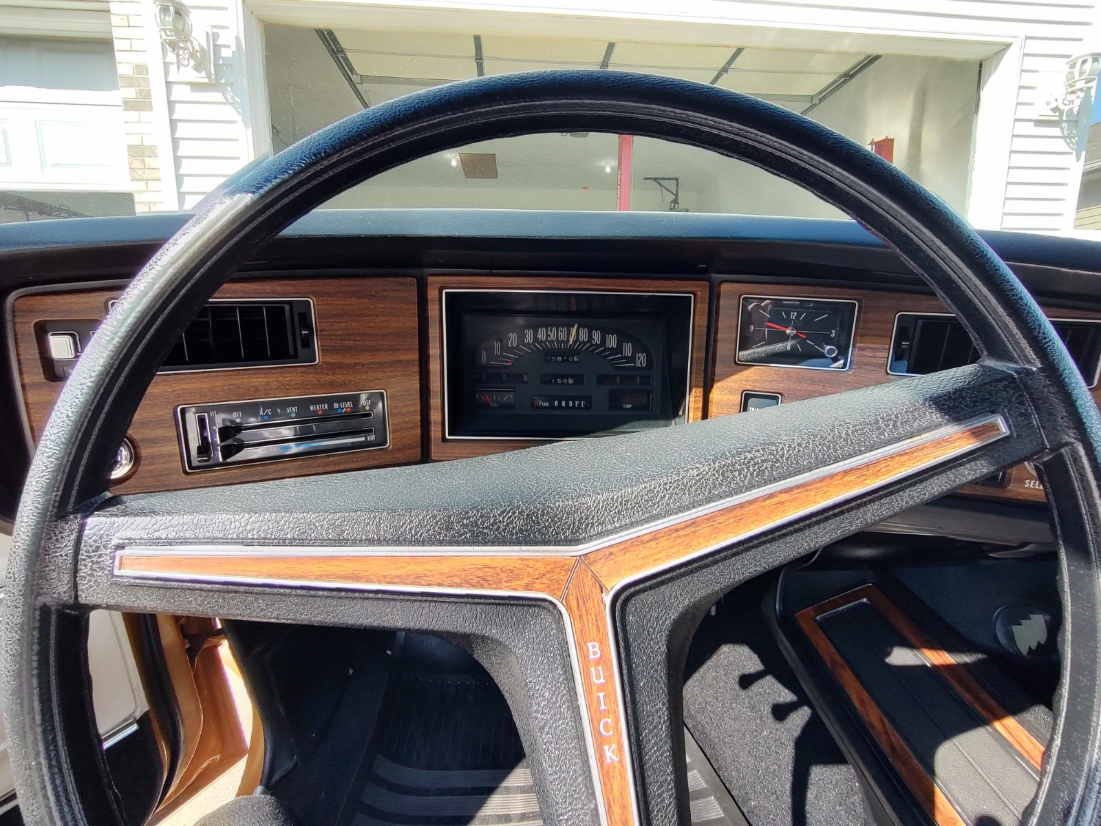 Buick-Riviera-1973-Coupe-27