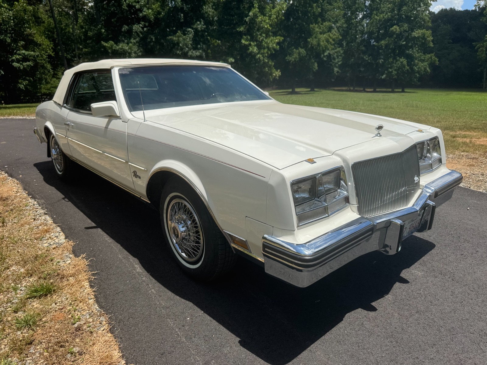 Buick-Riviera-1985-COUPE-1