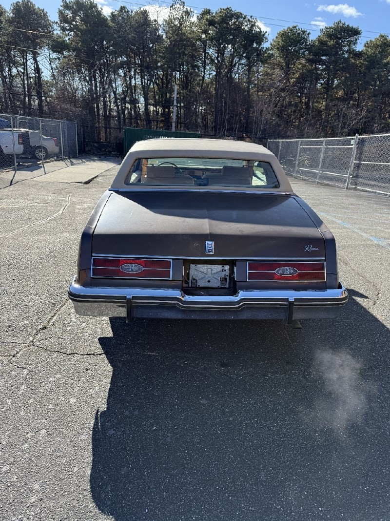 Buick-Riviera-1985-COUPE-2-DR-10
