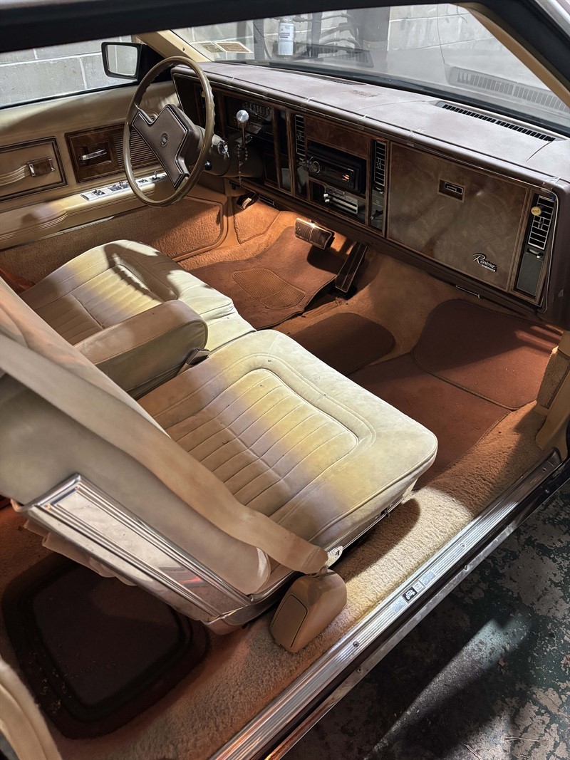 Buick-Riviera-1985-COUPE-2-DR-17
