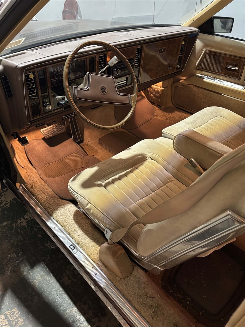 Buick-Riviera-1985-COUPE-2-DR-19
