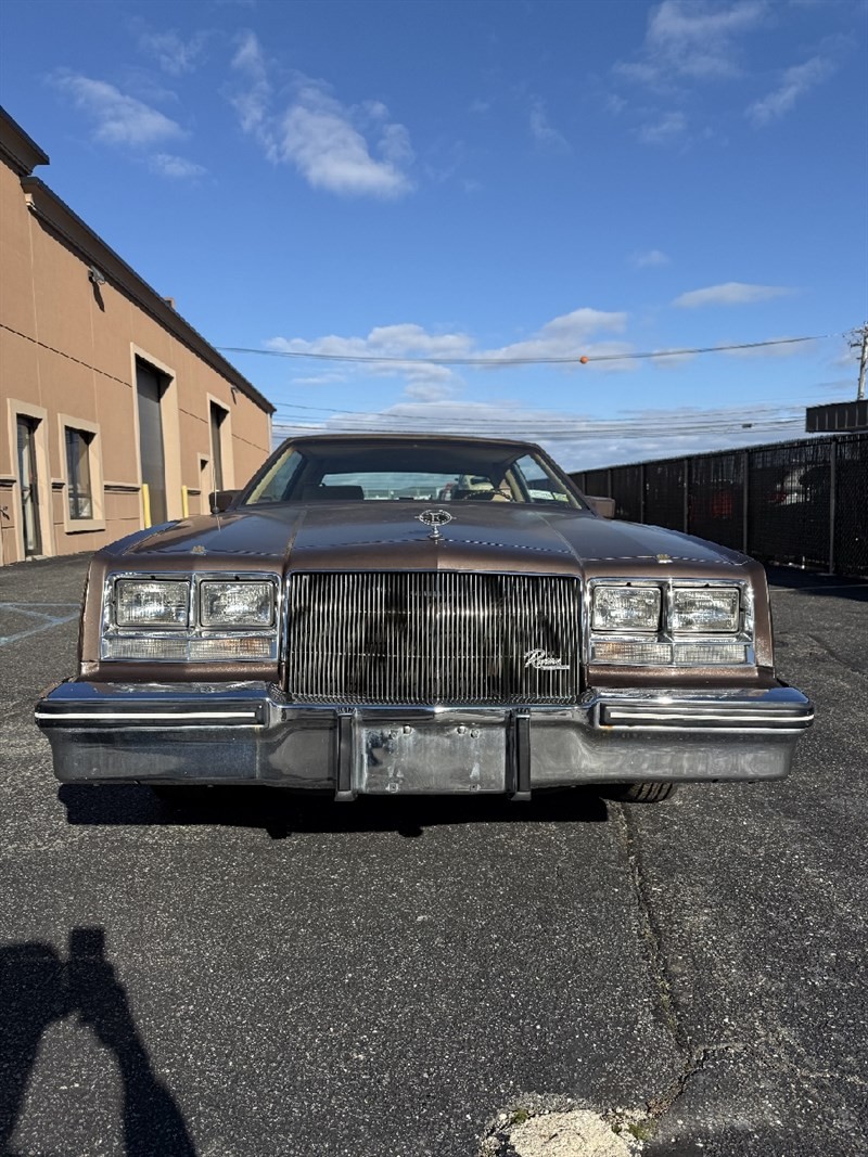 Buick-Riviera-1985-COUPE-2-DR-2