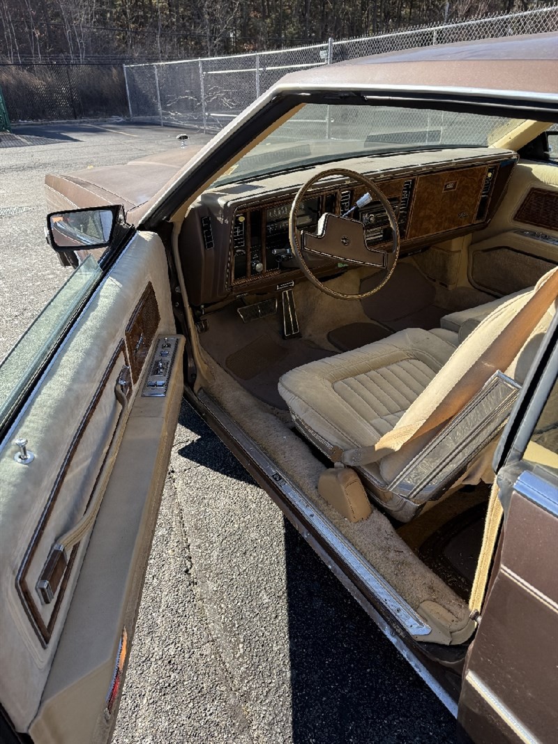 Buick-Riviera-1985-COUPE-2-DR-22