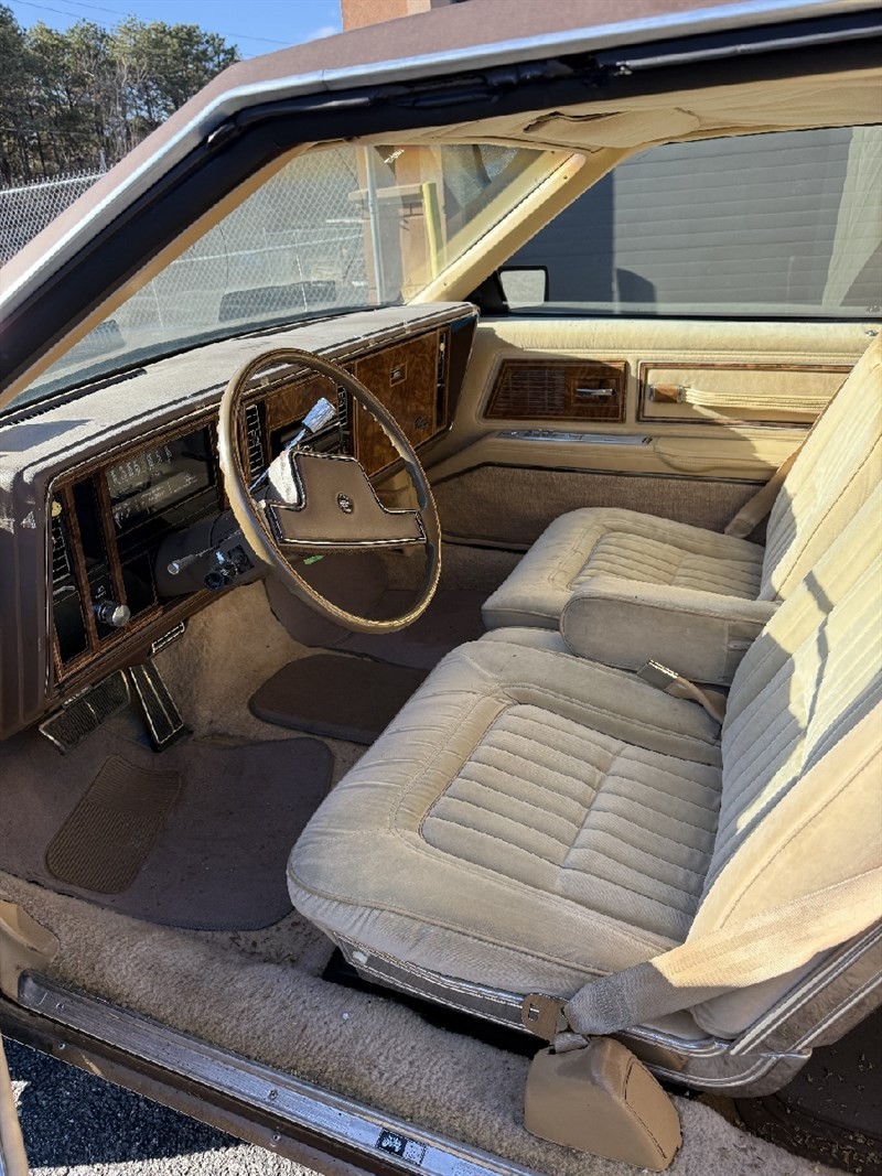 Buick-Riviera-1985-COUPE-2-DR-23