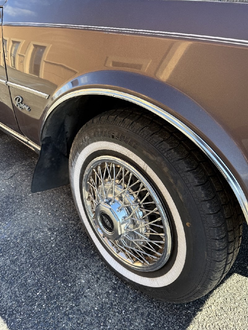 Buick-Riviera-1985-COUPE-2-DR-24