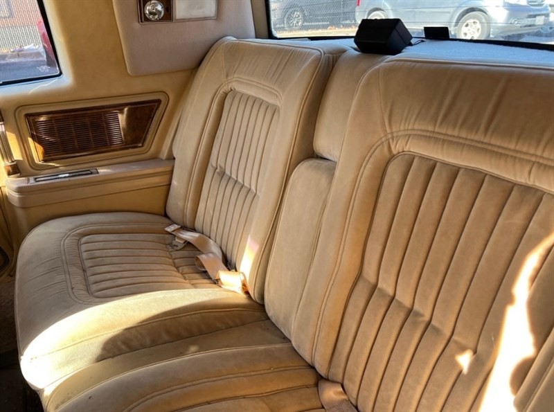Buick-Riviera-1985-COUPE-2-DR-27