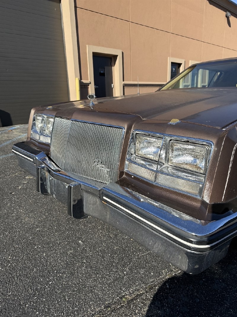 Buick-Riviera-1985-COUPE-2-DR-3