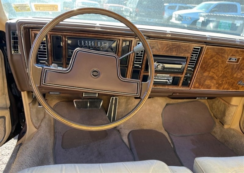 Buick-Riviera-1985-COUPE-2-DR-39