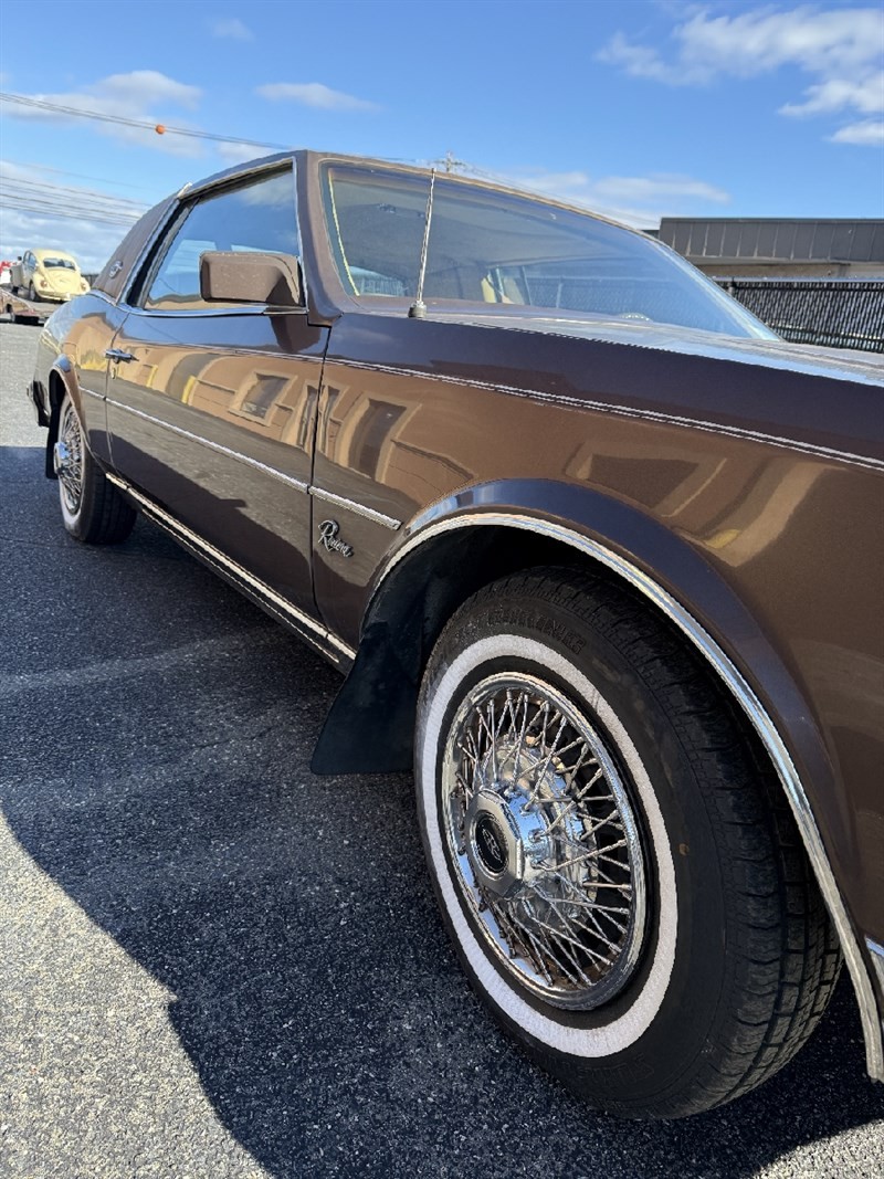 Buick-Riviera-1985-COUPE-2-DR-5