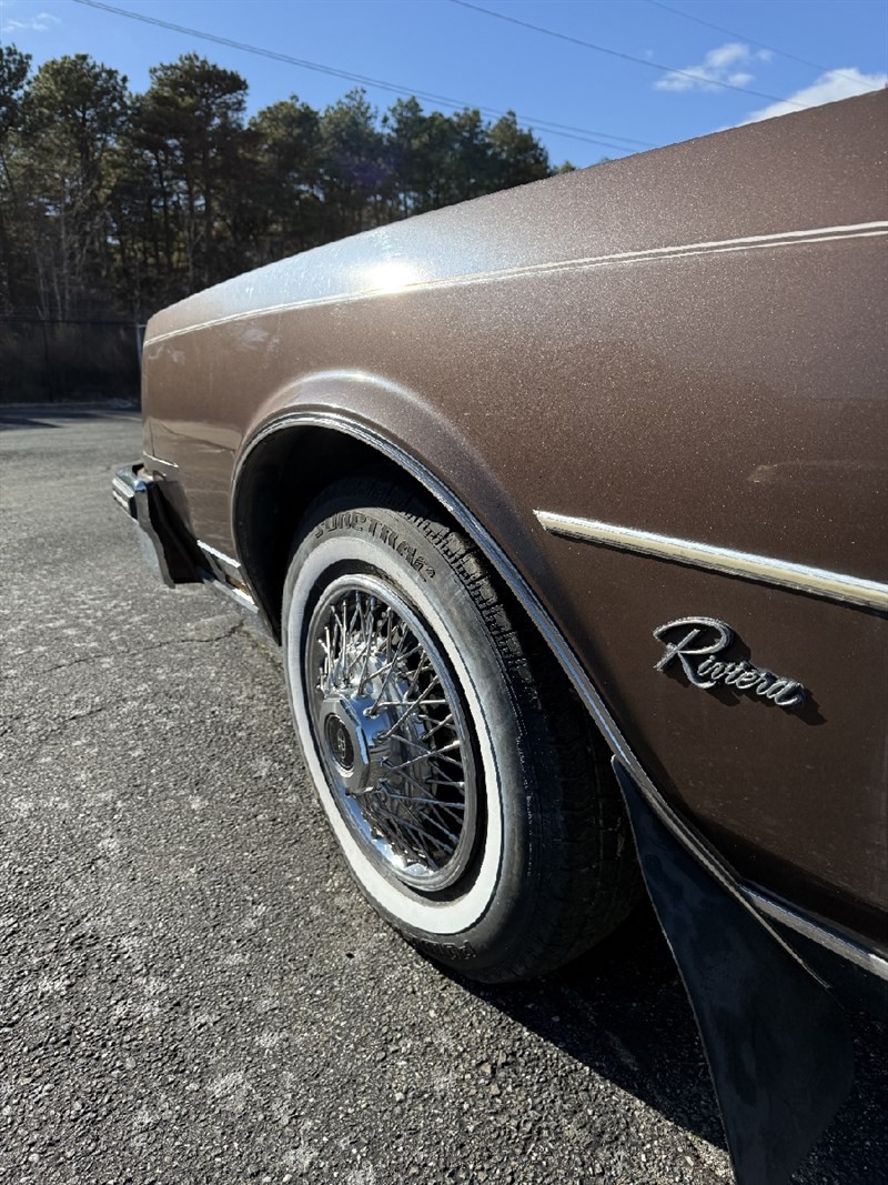 Buick-Riviera-1985-COUPE-2-DR-6