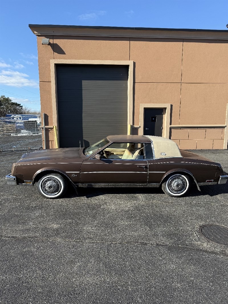 Buick-Riviera-1985-COUPE-2-DR-7