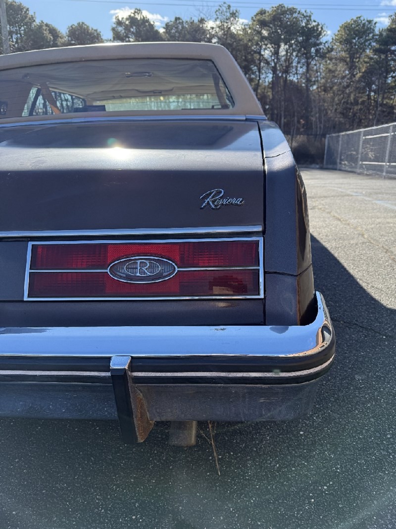 Buick-Riviera-1985-COUPE-2-DR-9