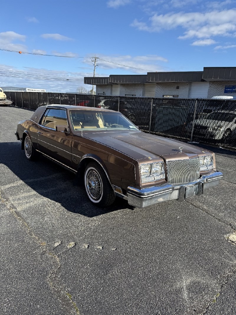 Buick-Riviera-1985-COUPE-2-DR