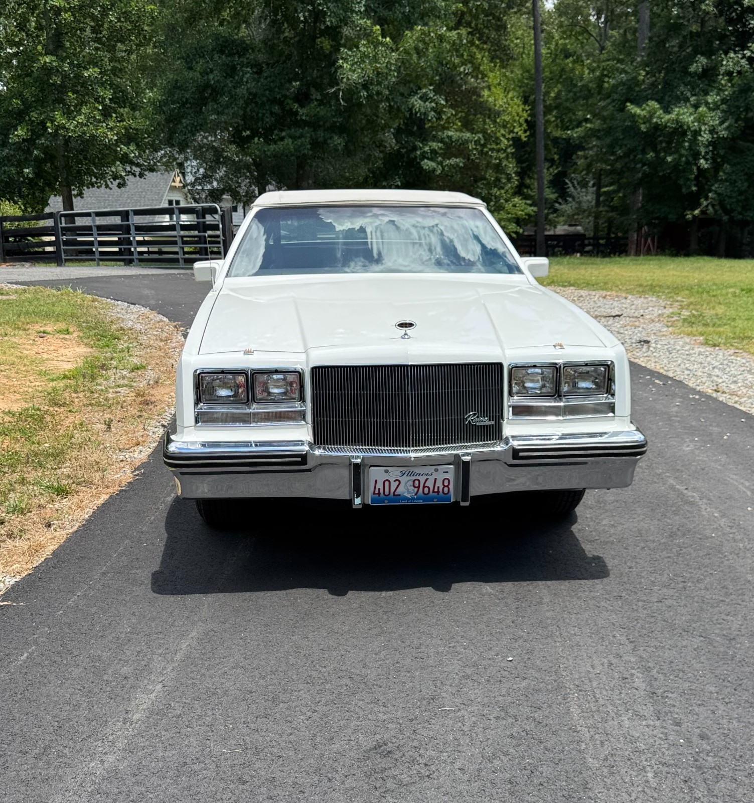 Buick-Riviera-1985-COUPE-20