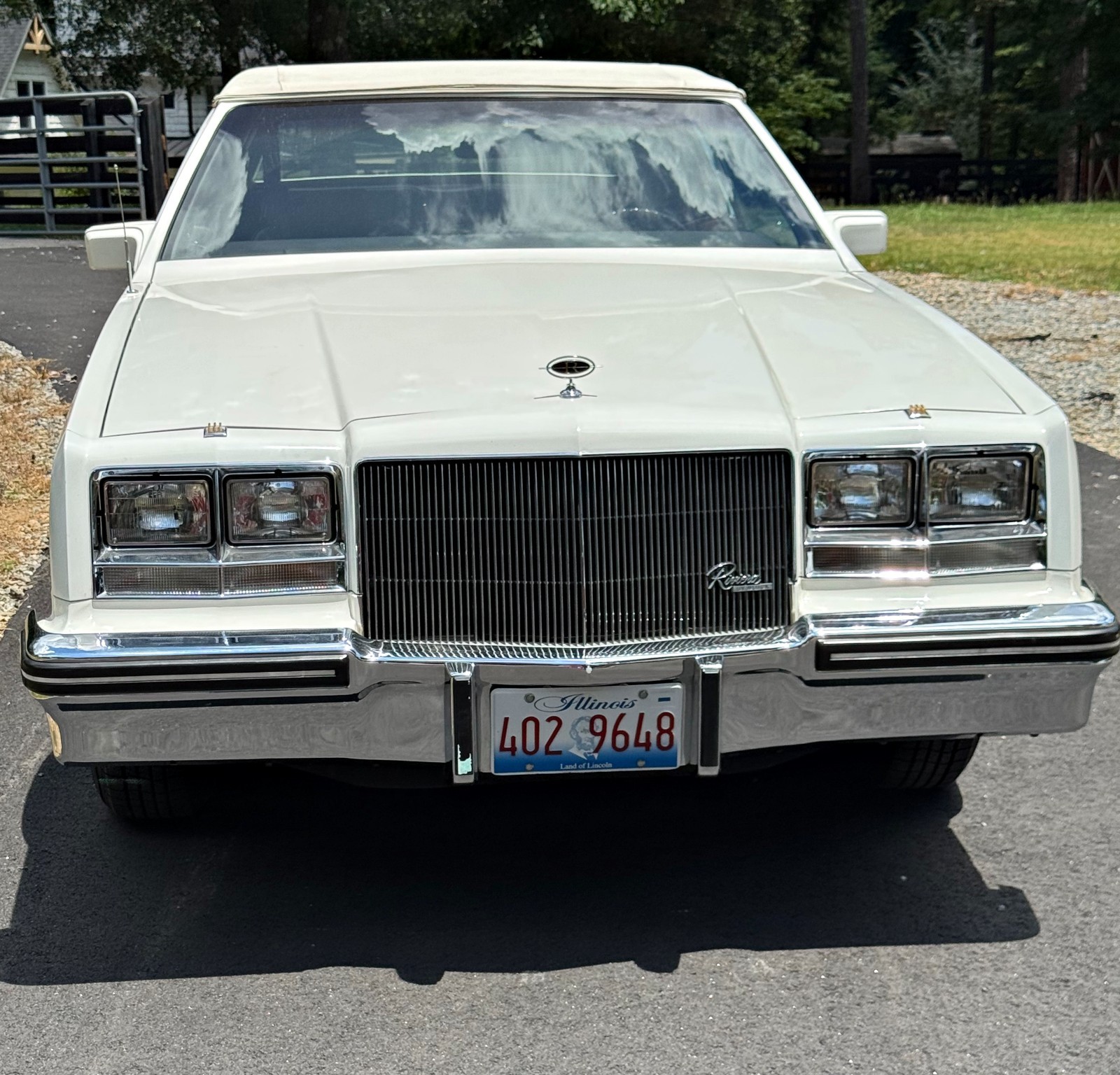 Buick-Riviera-1985-COUPE-3