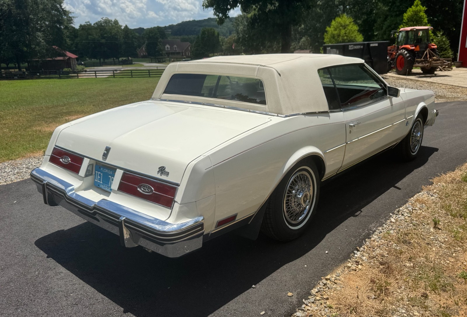Buick-Riviera-1985-COUPE-5