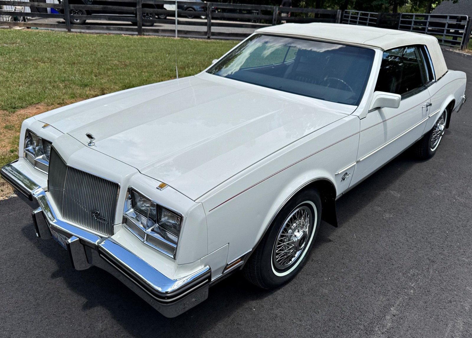 Buick-Riviera-1985-COUPE-6
