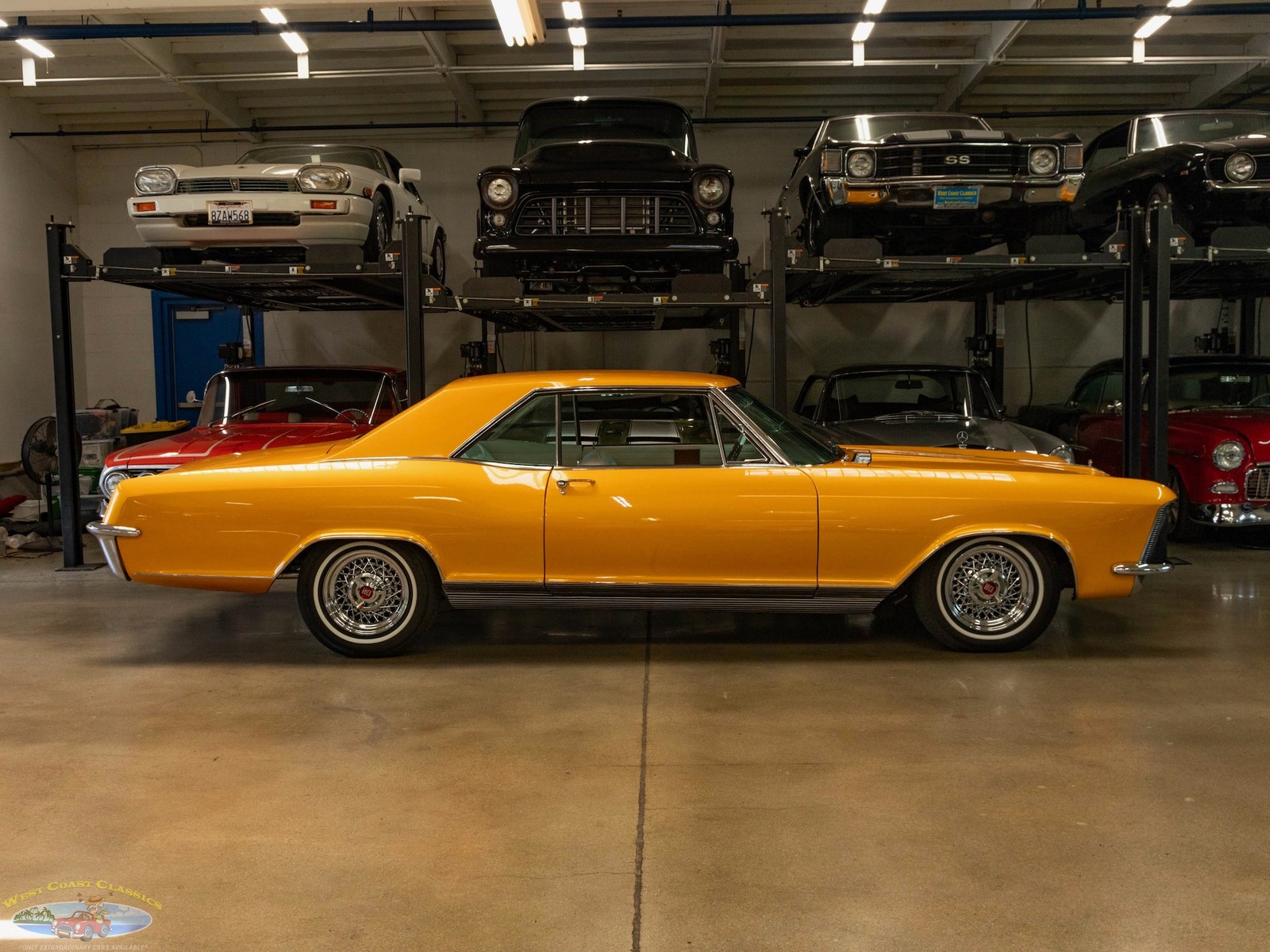 Buick-Riviera-Custom-1965-2-Door-Hardtop-2