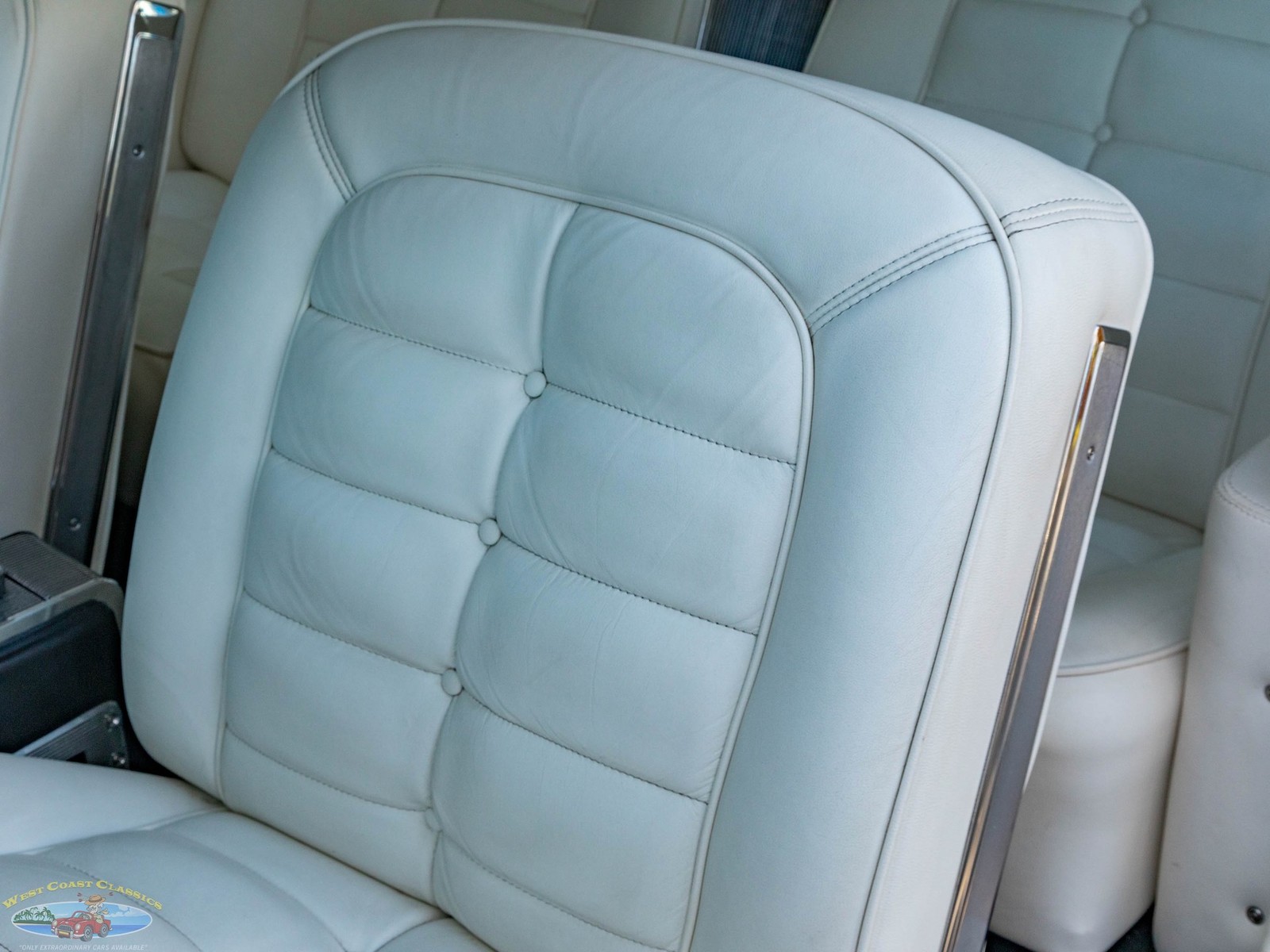 Buick-Riviera-Custom-1965-2-Door-Hardtop-28