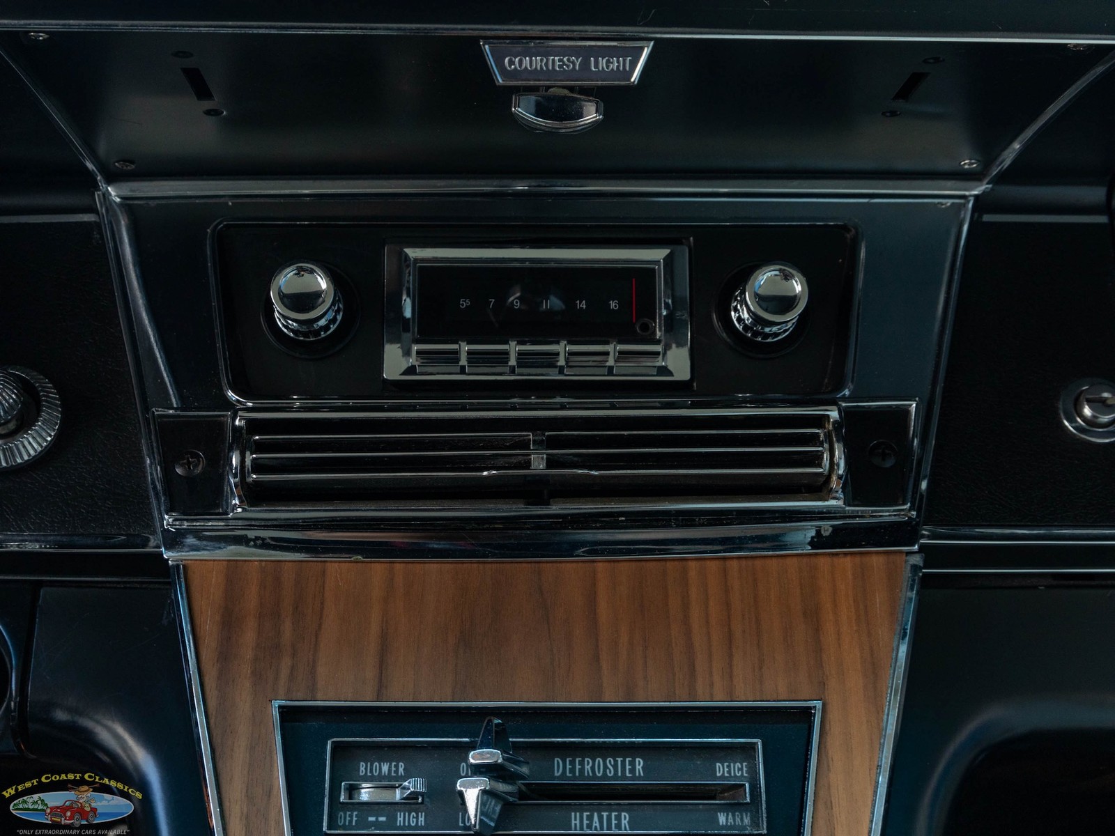 Buick-Riviera-Custom-1965-2-Door-Hardtop-37